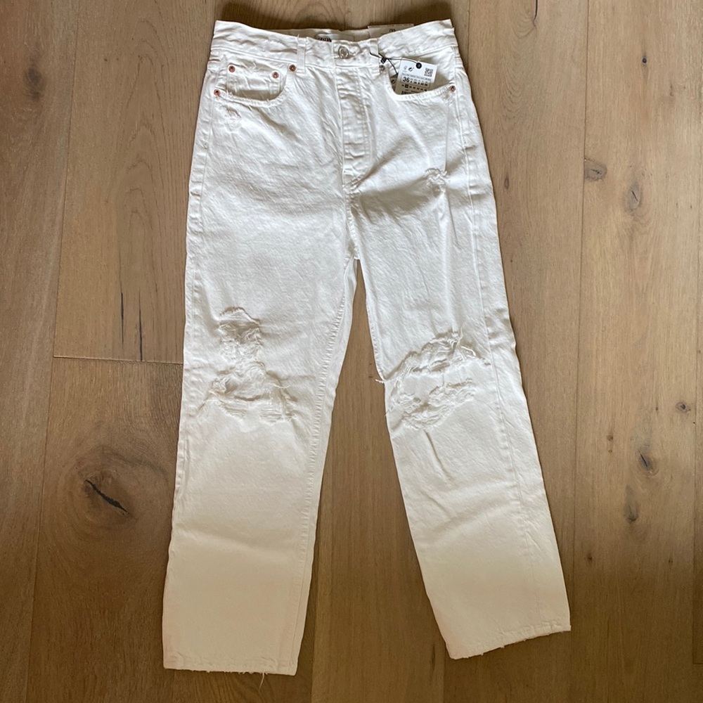 Zara Bliss Straight distressed Denim- NWT- Size 4